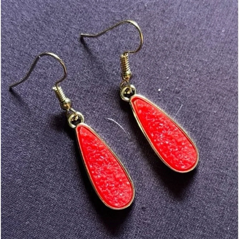 NEW Goldtone Red Druzy Stone Teardrop Dangle Earrings‎
